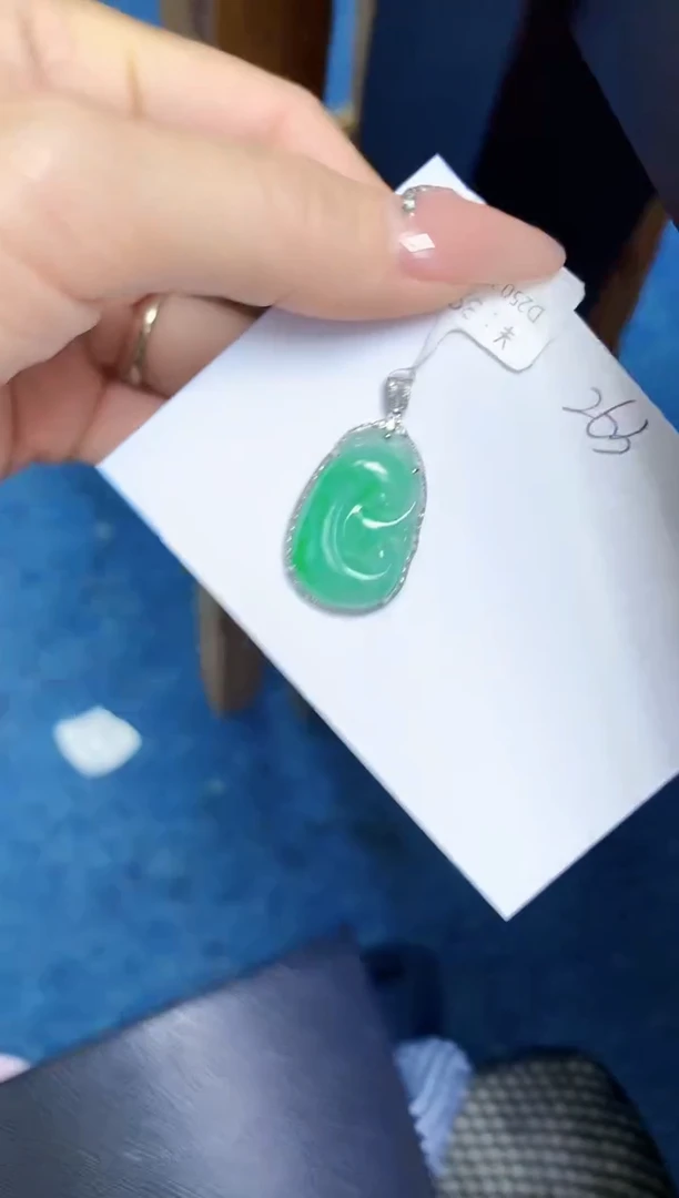 翡翠18K金镶嵌颈饰天然翡翠A货