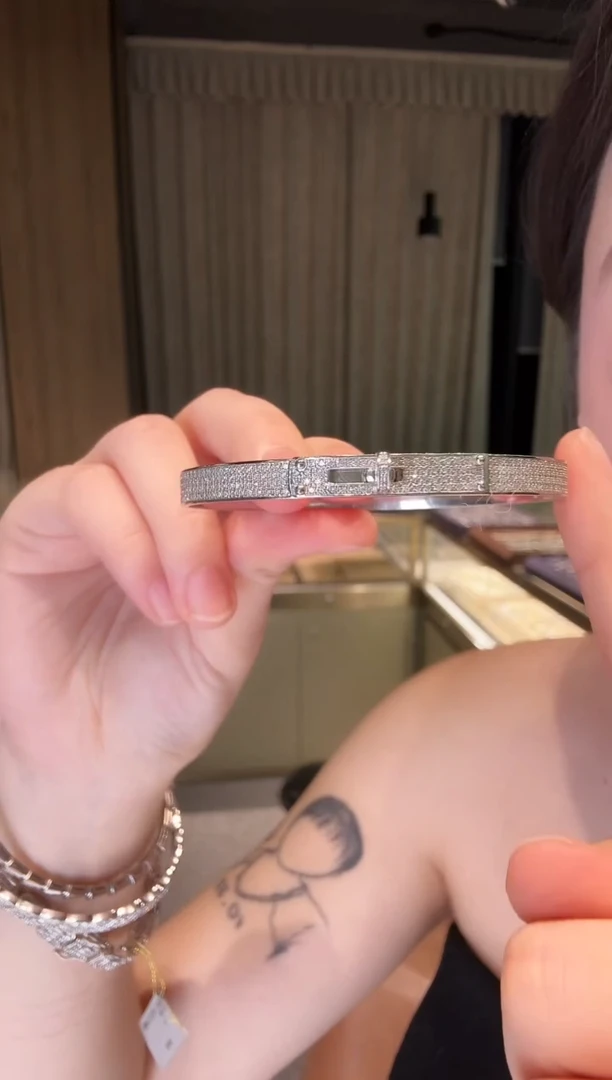 铂Pt950镶嵌手镯钻石凯莉