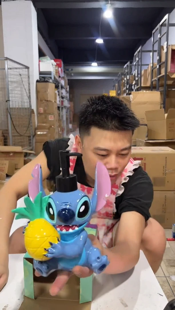 瓷片树脂原盒史迪仔抱菠萝按压瓶