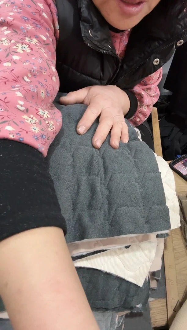 （小孩150码）开衫款童装双面德绒含羊毛蚕丝灰色裁片一件微脏