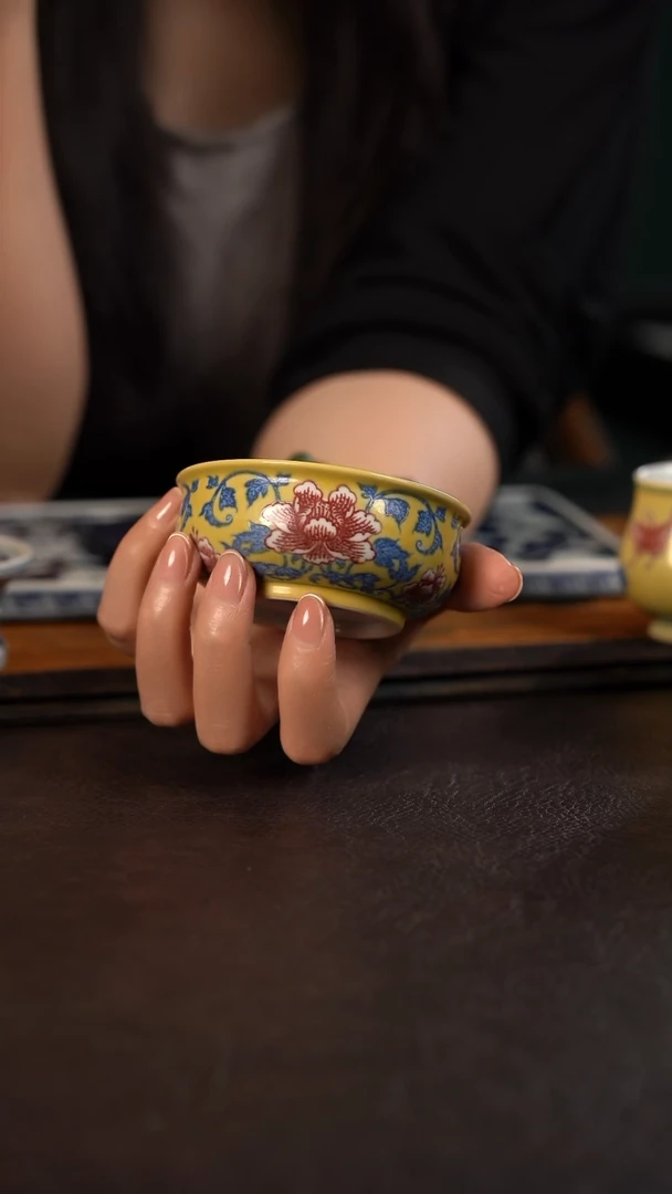 贵红窑黄釉青花釉里红牡丹矮炉式杯