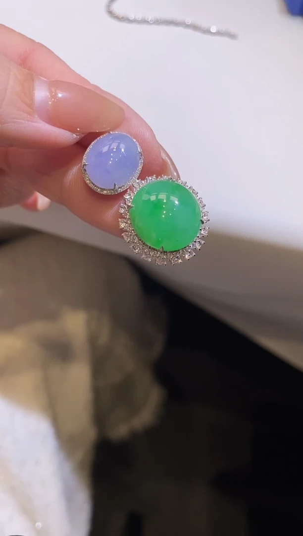 吊坠(不含链)18K金镶嵌翡翠蛋面