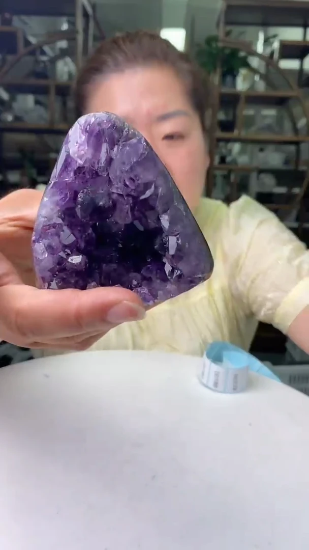 水晶珠宝半成品未镶嵌紫晶洞D175
