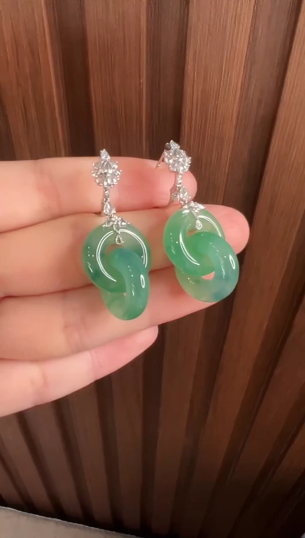 翡翠18K金镶嵌耳饰冰种飘花意境环环相扣