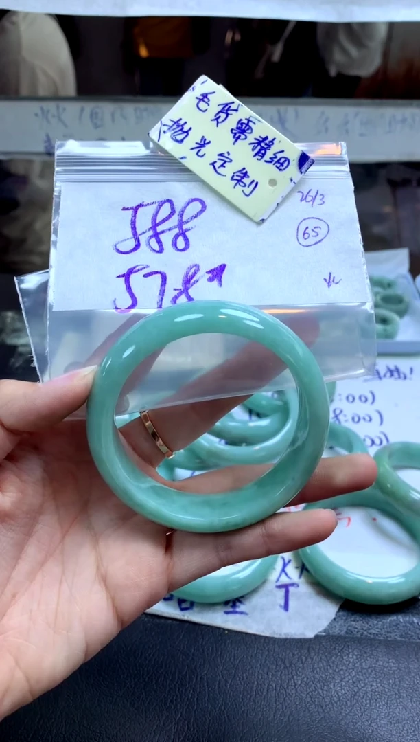 定制翡翠未镶嵌手镯毛货需精细抛光+玉宝宝