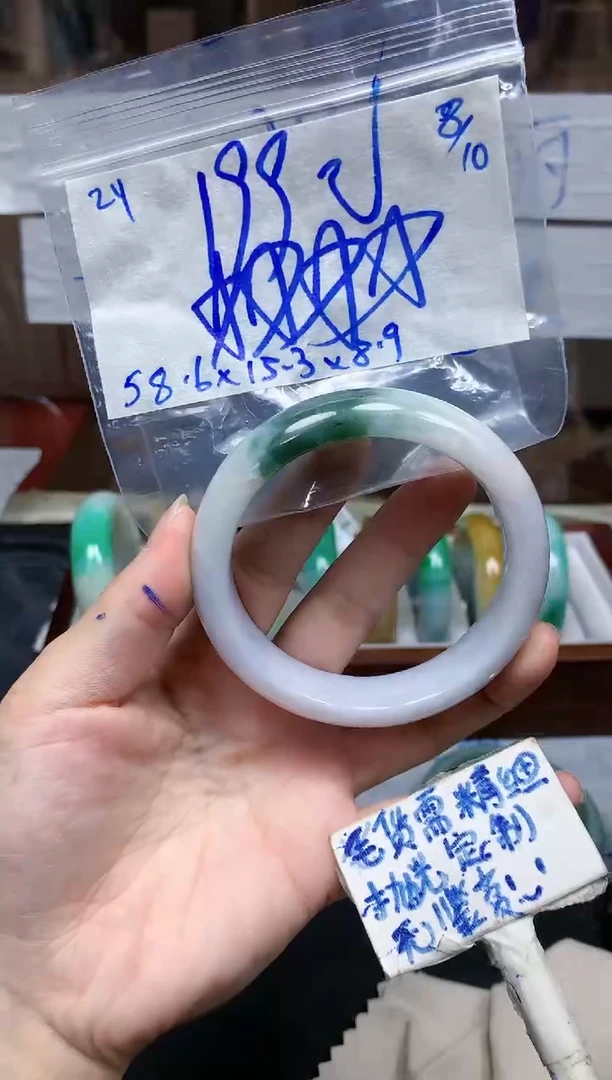 未镶嵌定制翡翠24毛货需精细抛光手镯拍一发一