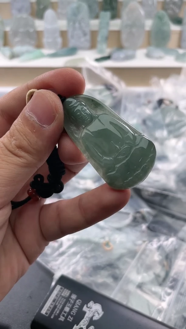 翡翠未镶嵌颈饰..../5/25/ 243