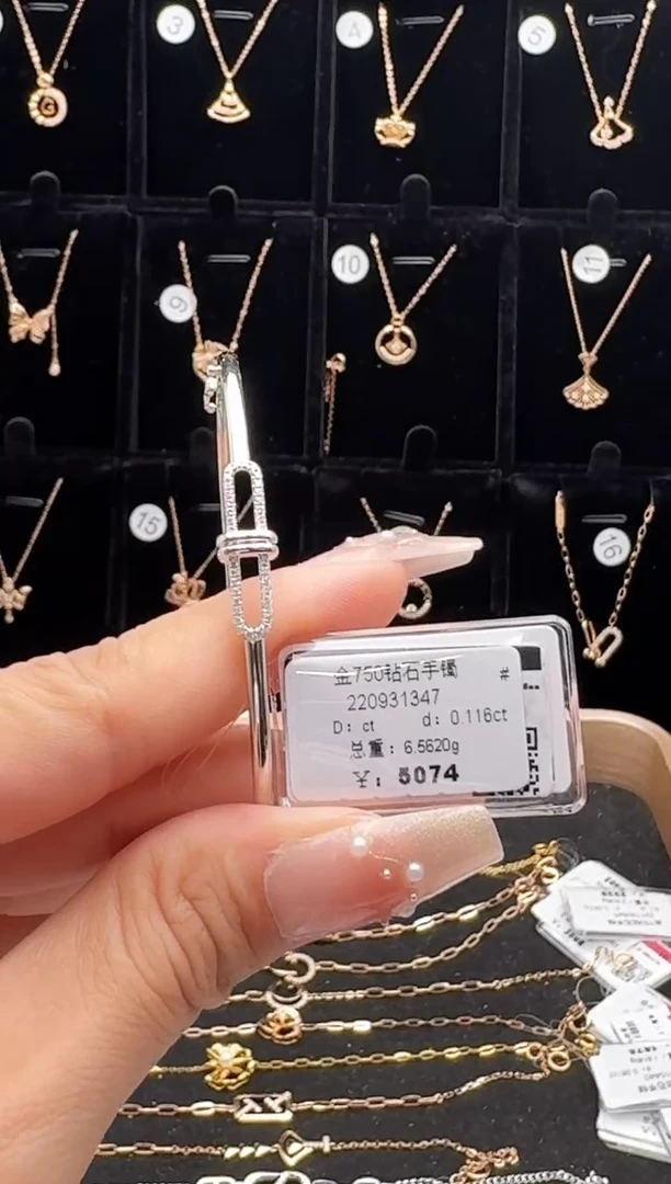 18K金镶嵌手镯钻石手镯