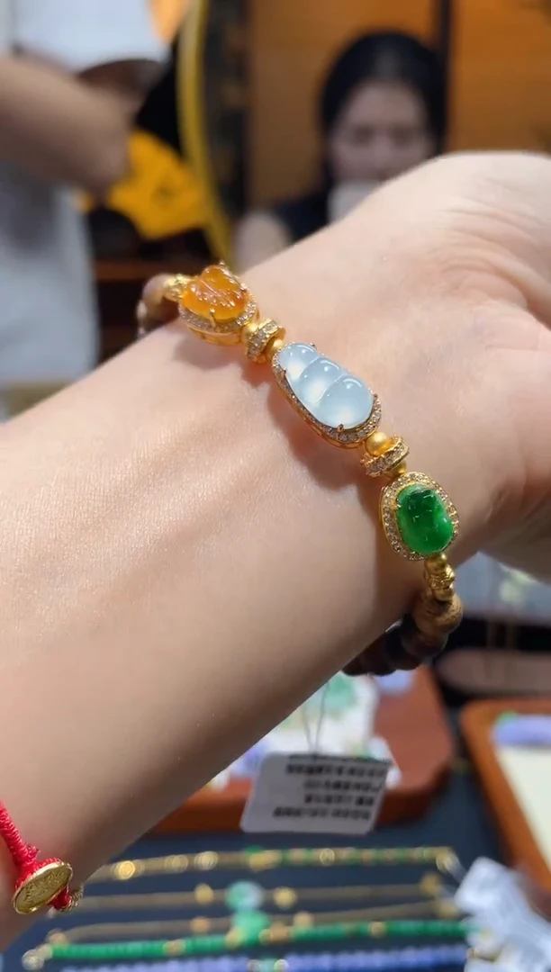 颈饰未镶嵌翡翠手串