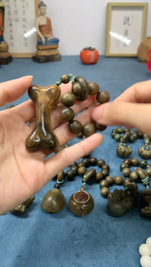 【闪购商品】维腊木（绿檀）把件骨头按摩棒