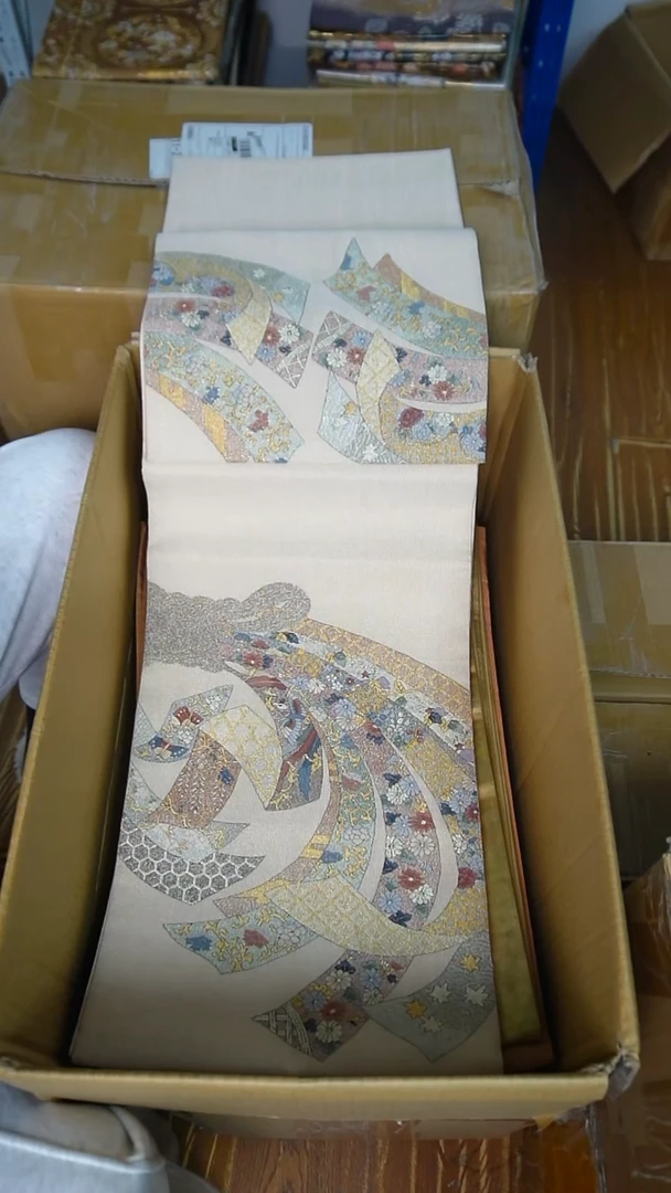 织绣10两通织金底缂丝