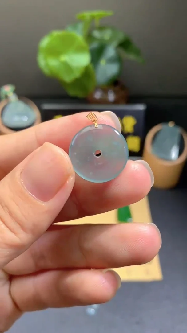 颈饰18K金镶嵌翡翠翡翠A货