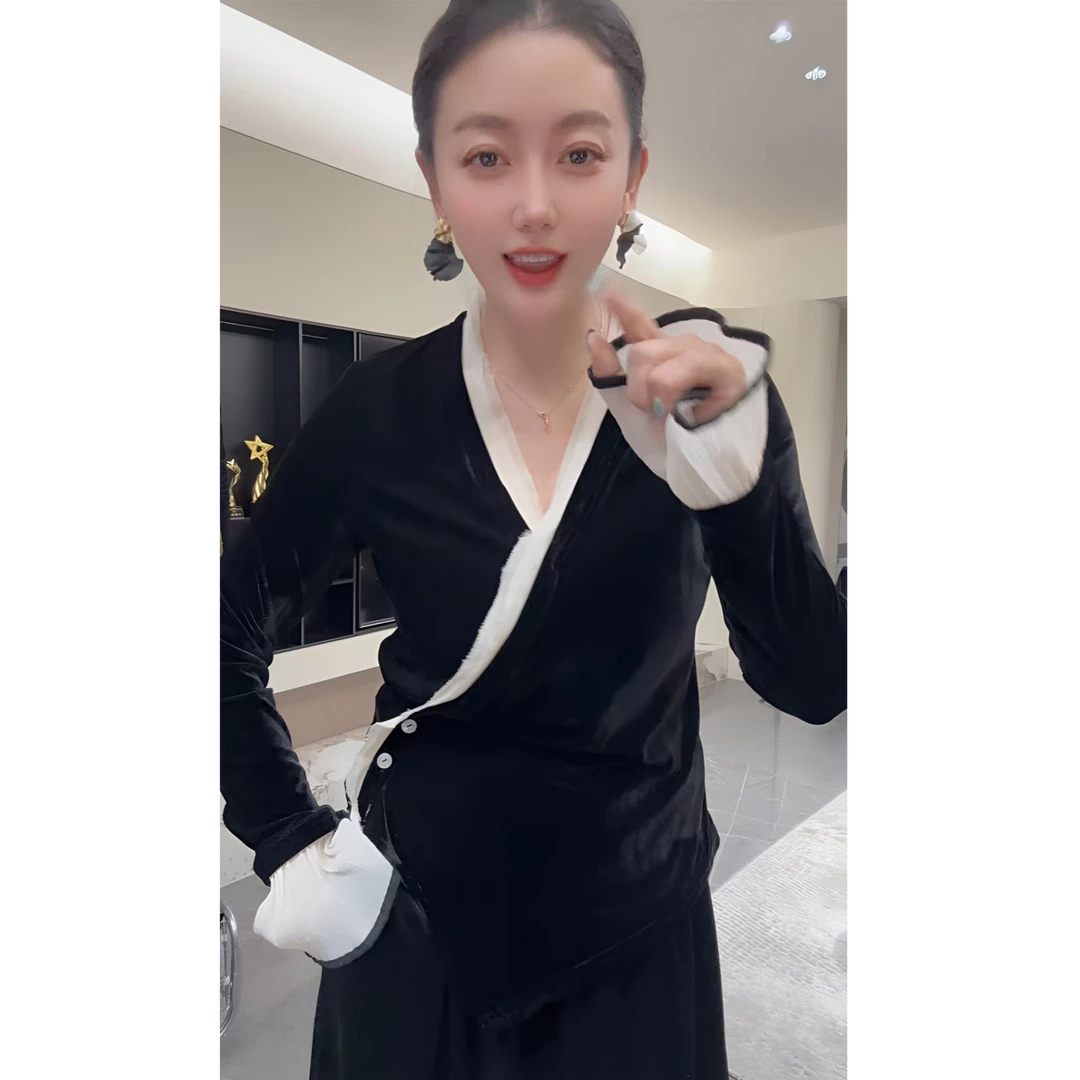 秋季女法式袖口拼接丝绒上衣“优雅名媛”