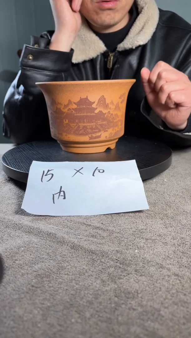 A宜兴紫砂小花盆