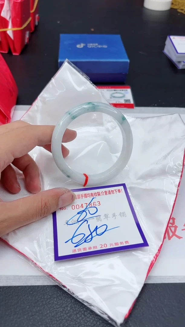 翡翠手镯未镶嵌1