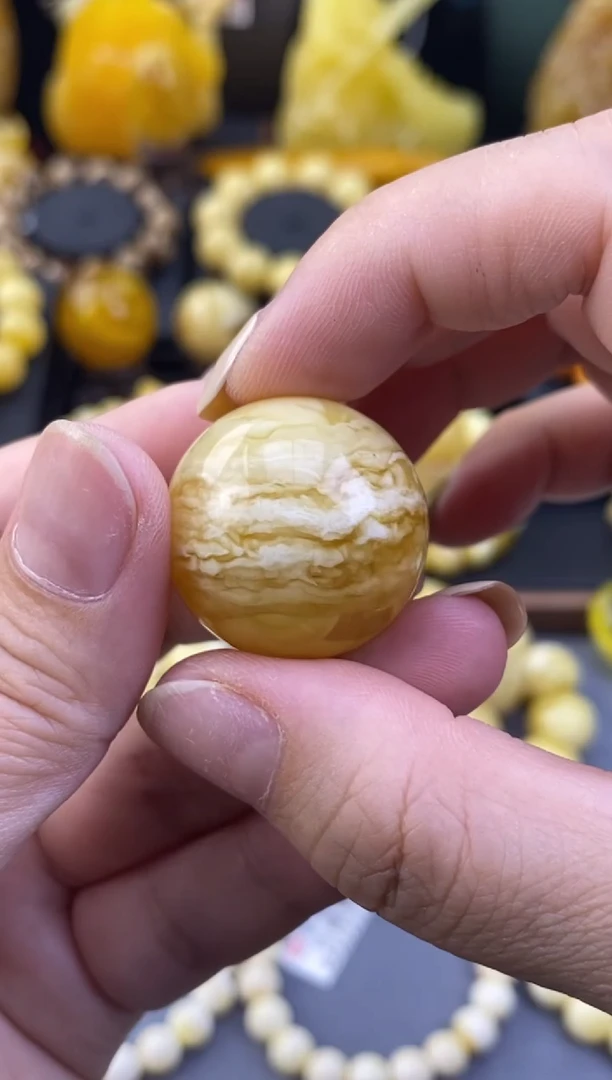 未镶嵌琥珀裸石月. 8/25.6 mm