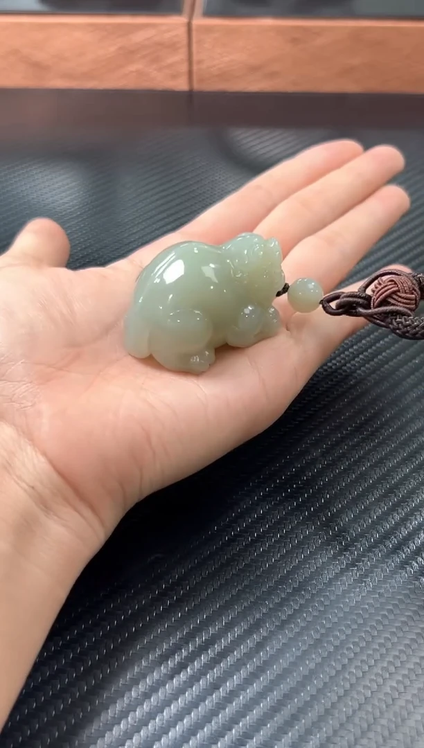 未镶嵌和田玉把件且末微色差近矿貔貅把件j