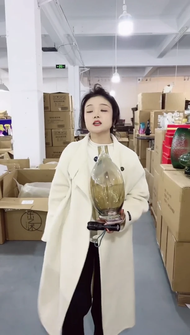 【闪购商品】玻璃私花主义花瓶厂-微瑕-URSN