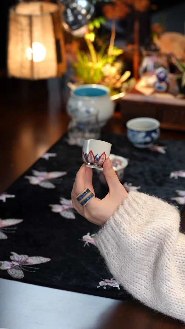 青花釉里红芭蕉叶描金杯