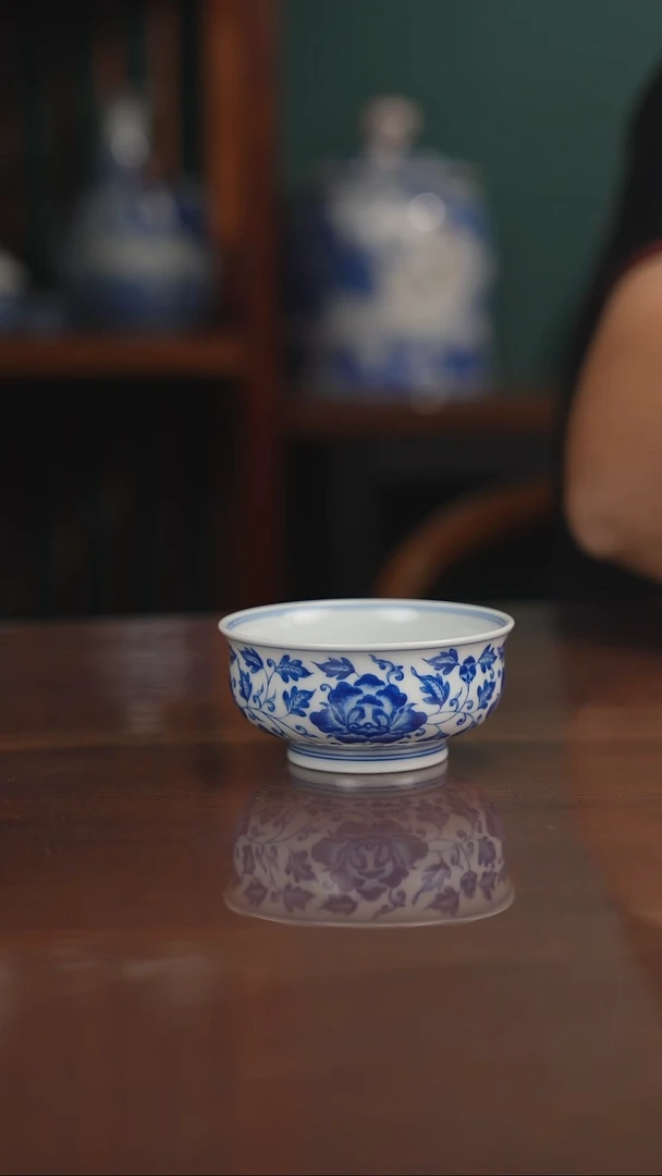 晓月窑青花缠枝牡丹