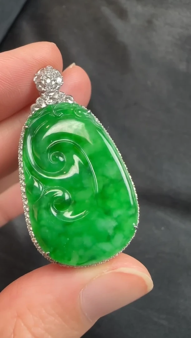 颈饰18K金镶嵌翡翠606如意一个