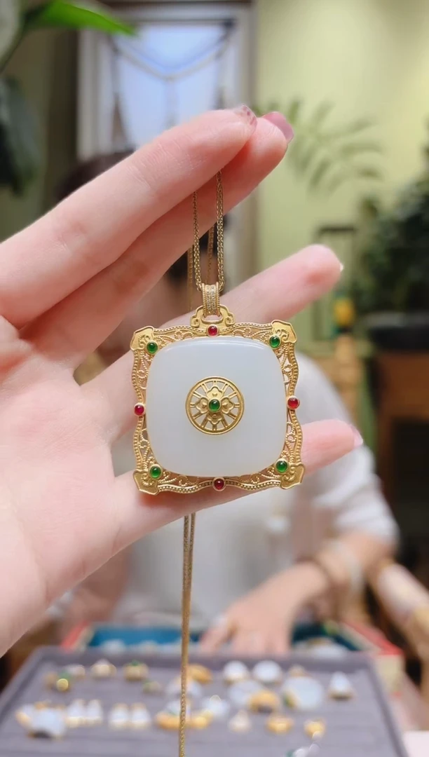 和田玉18K金镶嵌颈饰和田玉吊坠Z