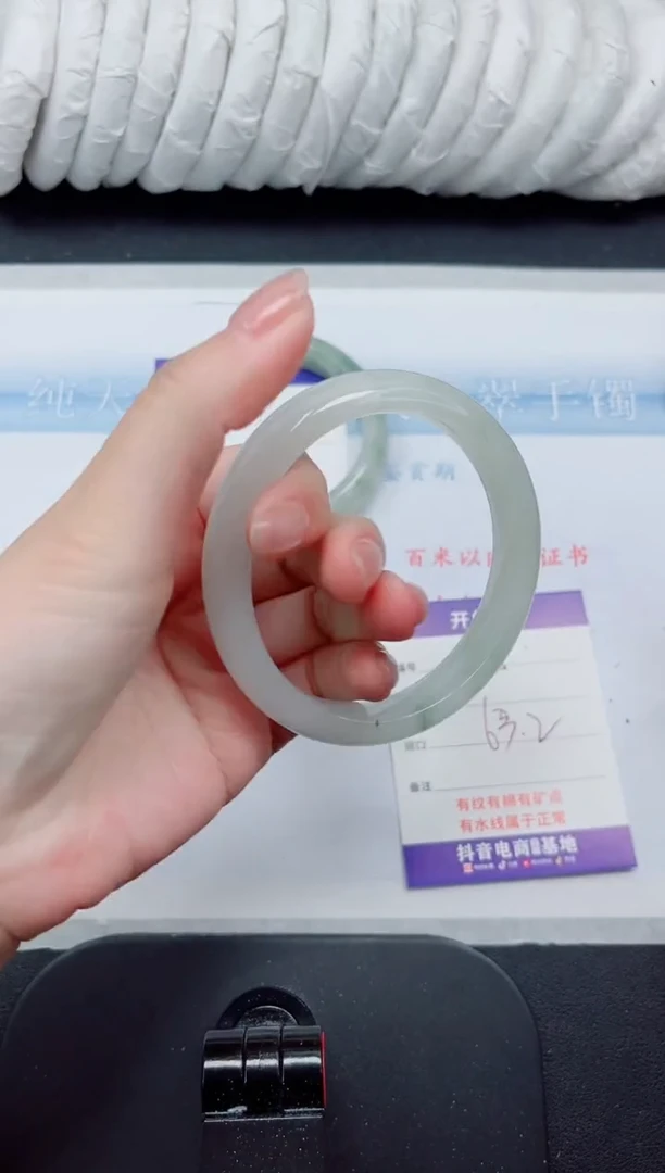 【闪购商品】石英质玉手镯未镶嵌15#63.2美人痣