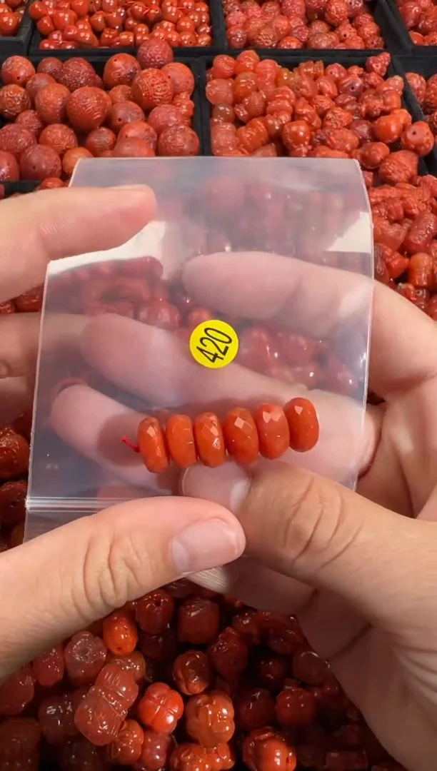 南红玛瑙未镶嵌颈饰1