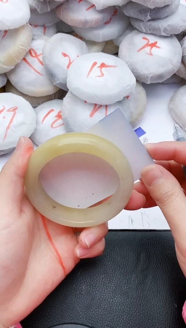 【闪购商品】石英质玉手镯未镶嵌244+56/57