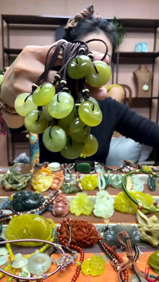 未镶嵌岫玉吊坠多样性发货发其中之一