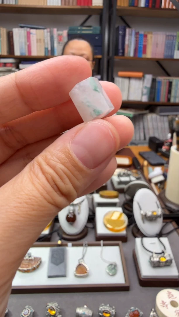 翡翠未镶嵌颈饰配珠7