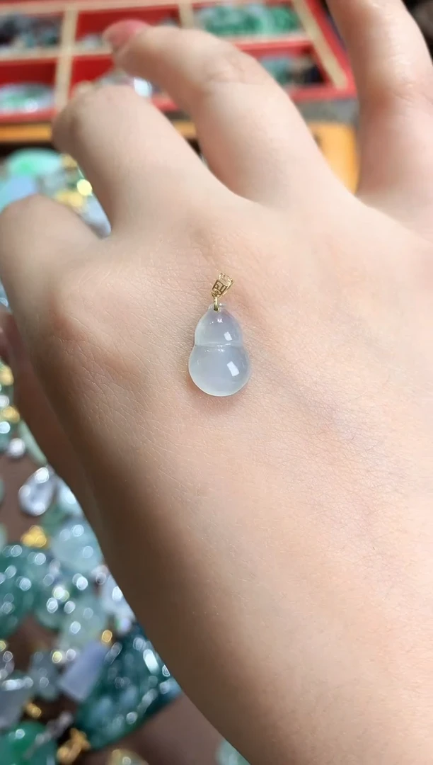 颈饰18K金镶嵌翡翠2025111701