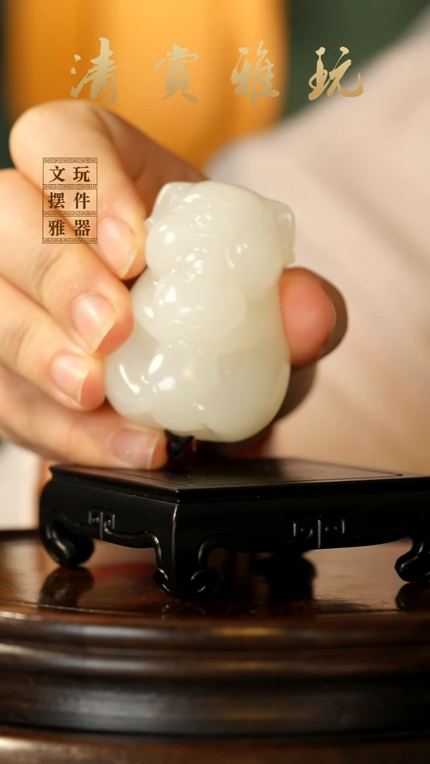 玉《纳福飞猪》手把件摆件