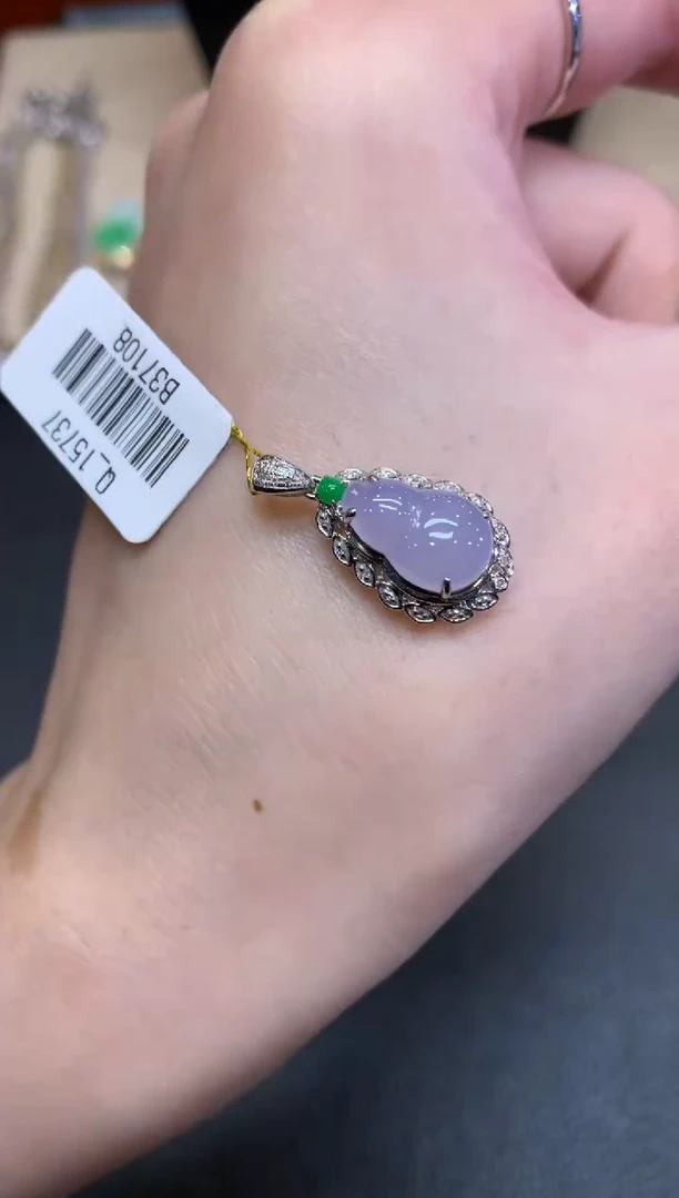 【闪购商品】翡翠颈饰18K金镶嵌葫芦【无服务费】