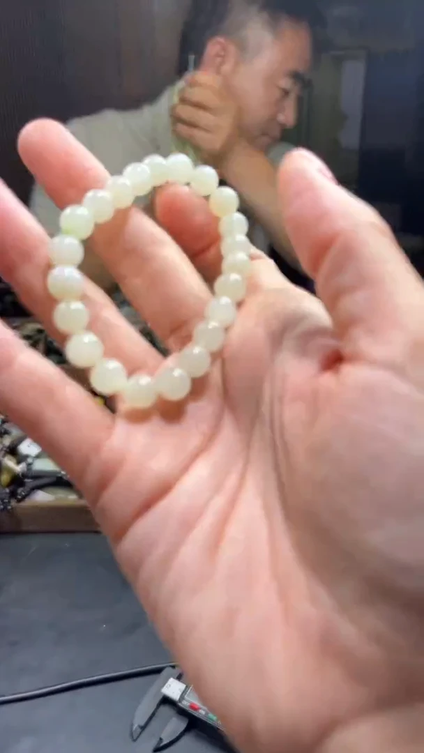 和田玉未镶嵌颈饰`