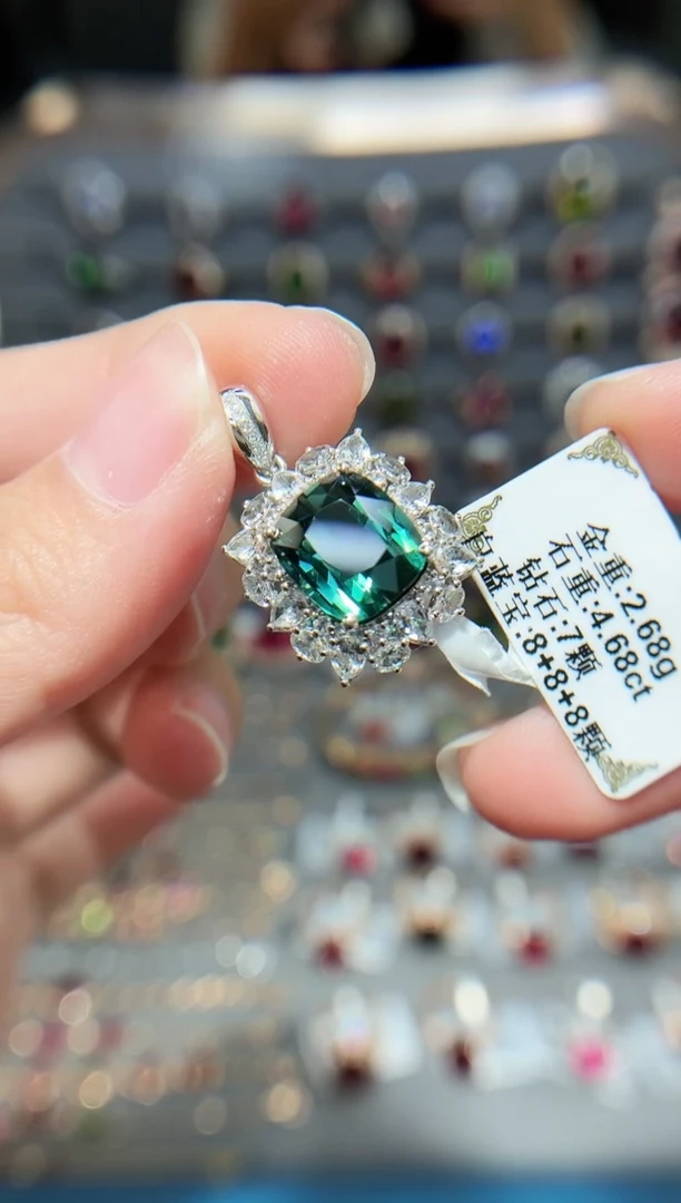 颈饰18K金镶嵌碧玺4.68.