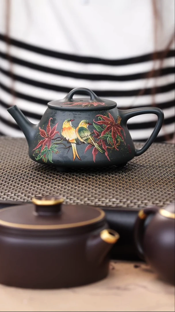 茶壶紫砂九龄君子兰泥绘石瓢160cc