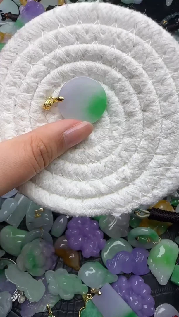 颈饰未镶嵌翡翠缅甸翡翠吊坠
