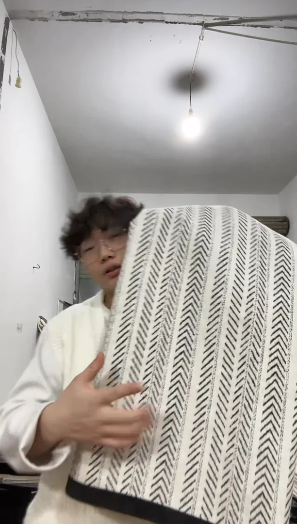 雪尼尔70*120、70*150黑白鱼骨纹