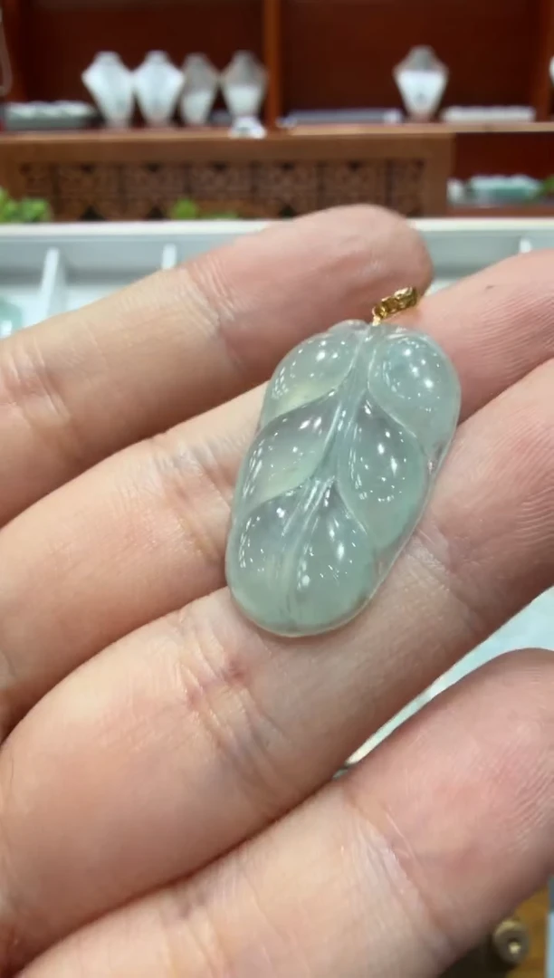 18K金镶嵌挂件翡翠A货翡翠多样性孤品