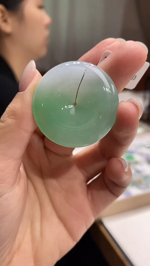 颈饰未镶嵌翡翠平安扣