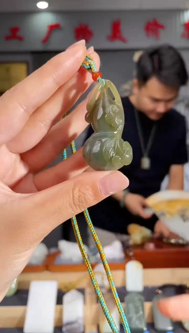 和田玉未镶嵌颈饰1