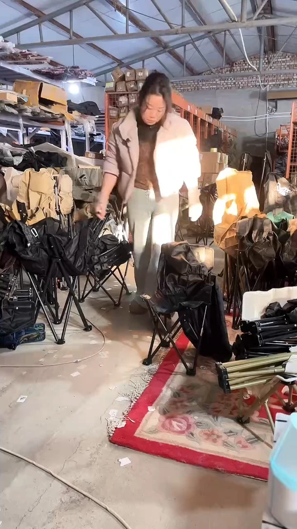 铁生锈   中号 折叠靠背  颜色随机