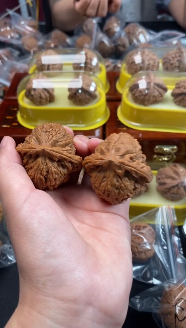 把件文玩核桃南疆石43尺Q568
