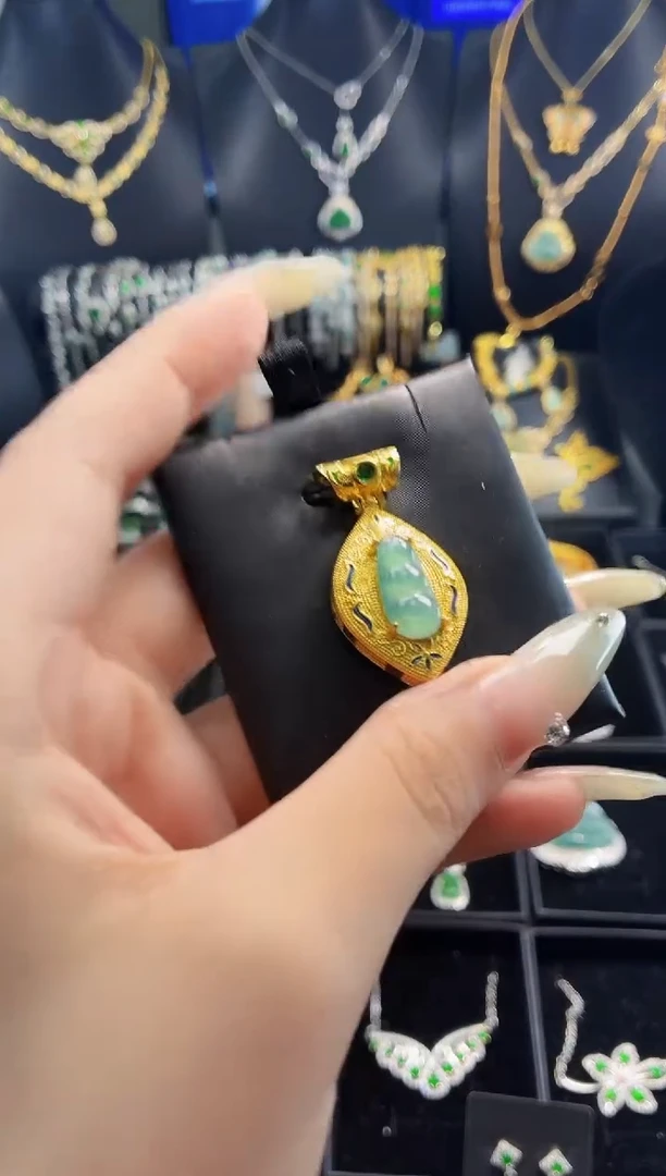 翡翠未镶嵌吊坠(不含链)天然翡翠a货 多样性发其一
