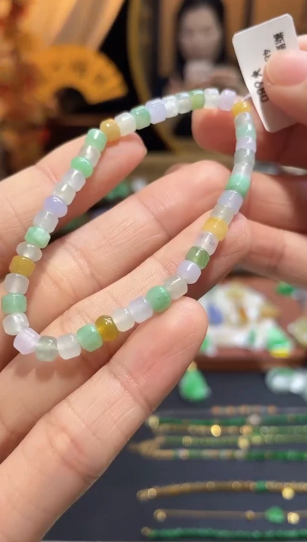 颈饰未镶嵌翡翠手串