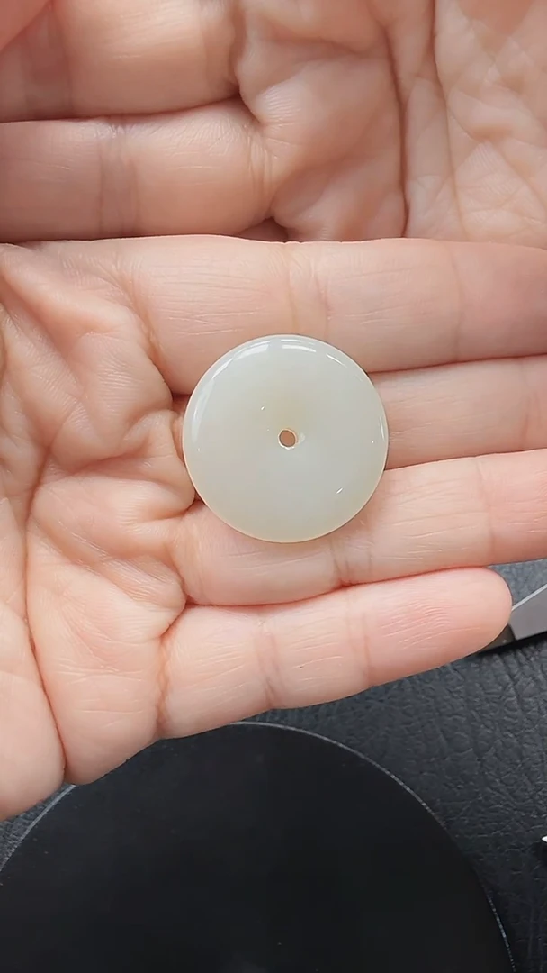 和田玉未镶嵌吊坠(不含链)233有裂