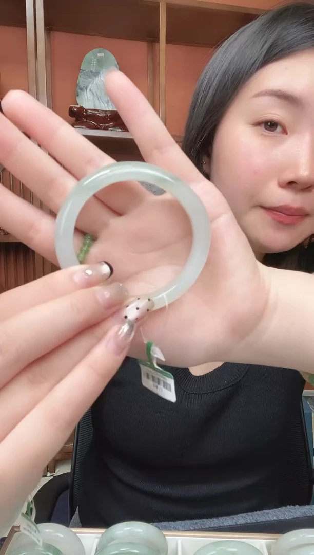 未镶嵌手镯石英质玉l05ka53