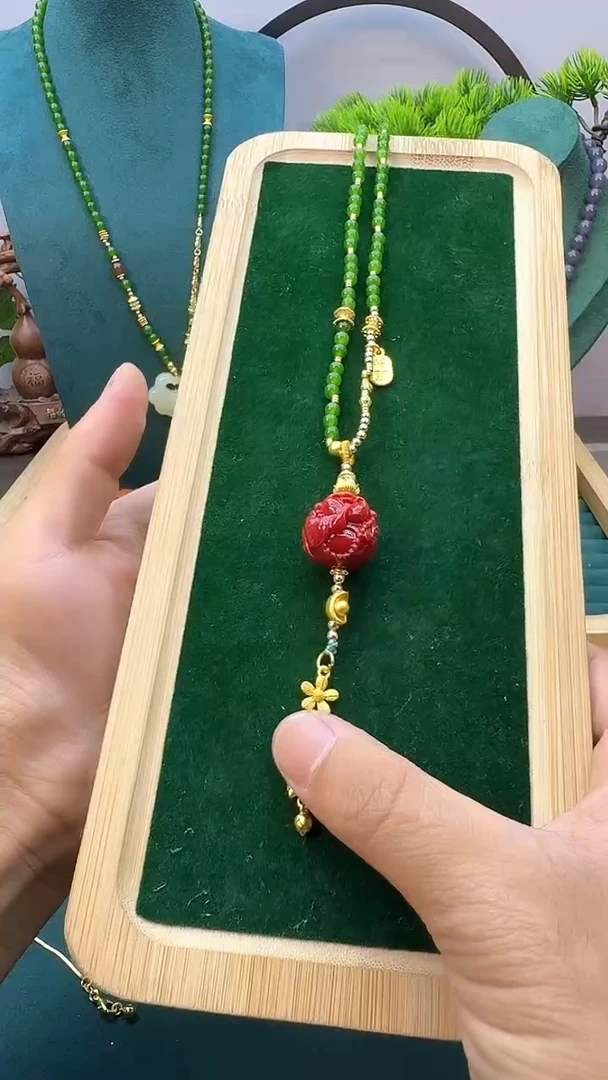 翡翠14K金镶嵌颈饰QW91