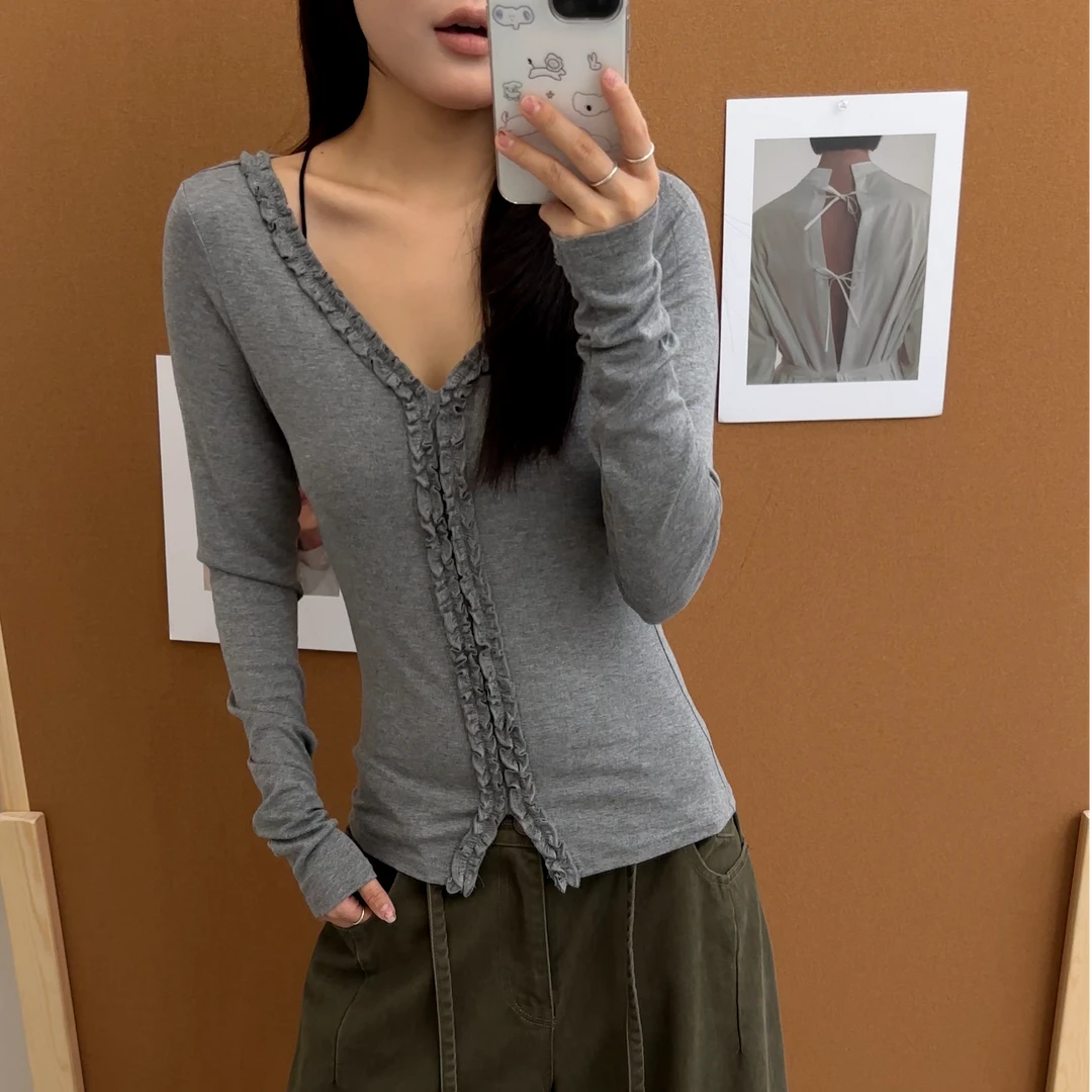 【逸语服饰】2025秋季韩系ins设计感长袖V领花边打底木耳边修身上衣